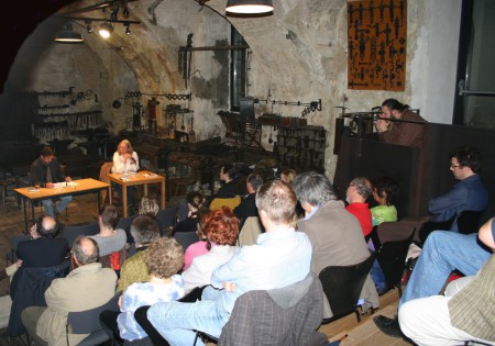 Renata Zuniga präsentiert im Rahmen der Reihe "Textvorstellungen":  "Fiktion, Magie, Skurriles"